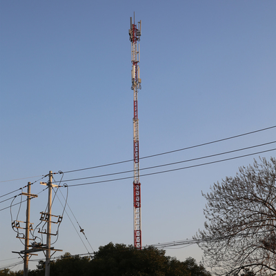 10100m de Tubulaire Driehoekige Zelfstandige Mast van de Staaltoren