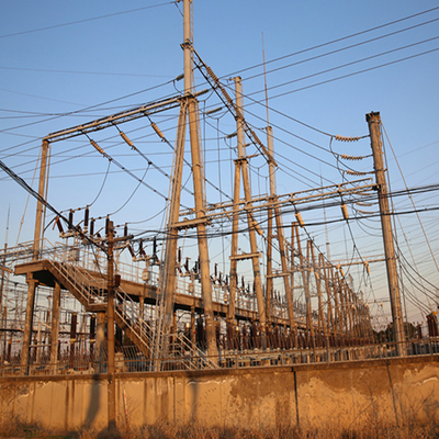 Van de de Brugstructuur van het elektriciteitshulpkantoor van de de Machtslijn de Transmissiespoorweg het Steunen